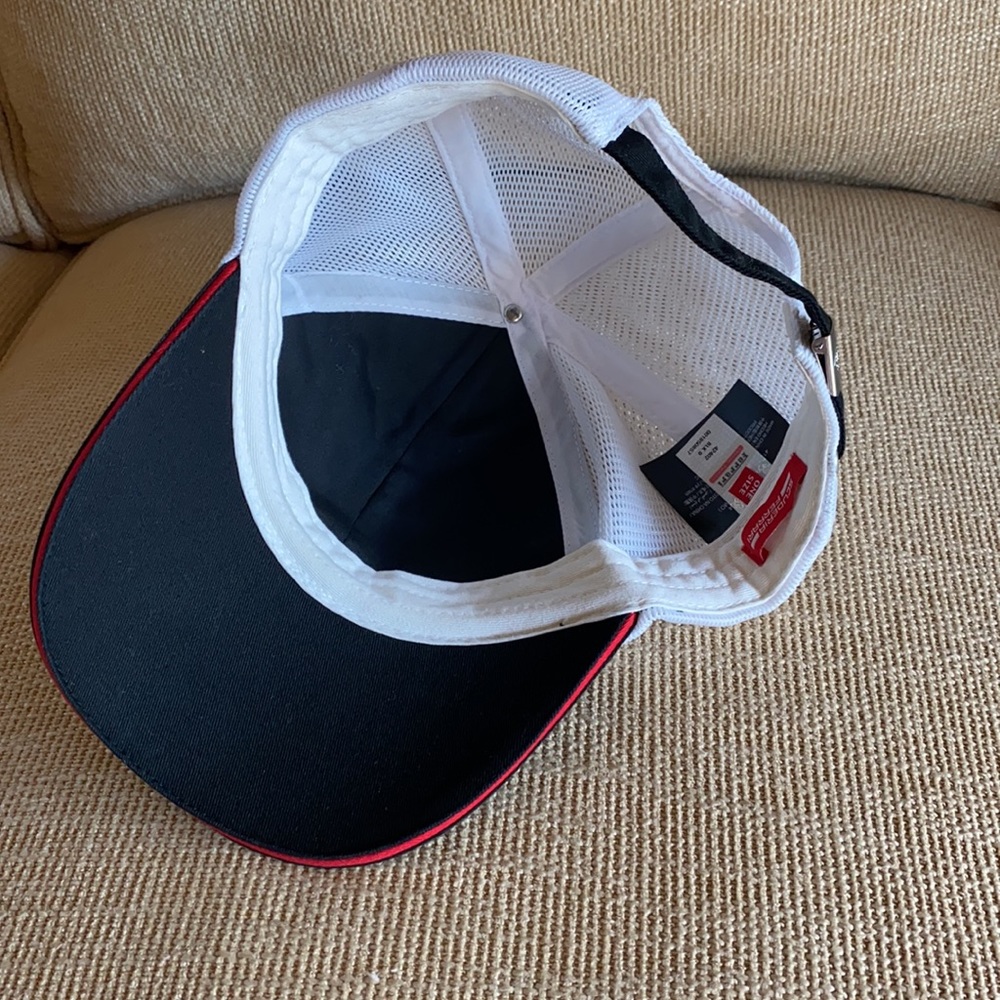 ***SOLD***Scuderia Ferrari adjustable prancing horse logo hat 🧢 baseball cap - Picture 2 of 5